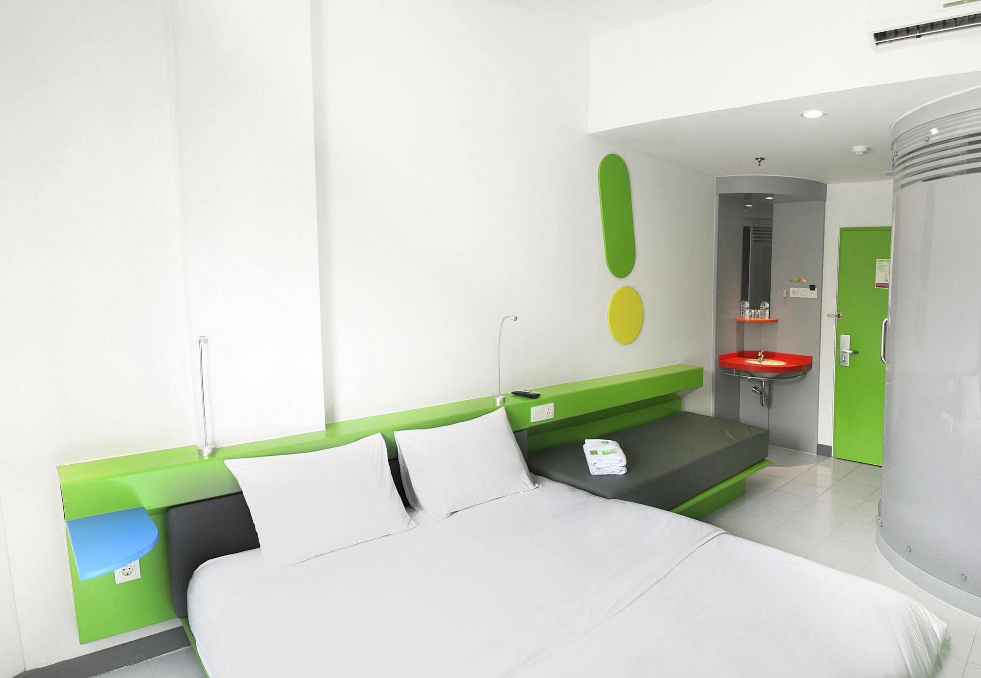 Pop! Hotel Kemang Giacarta Esterno foto